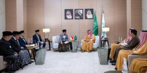 عبدالعزيز بن سعود يستقبل وزير الحج والعمرة الإندونيسي