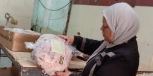 تموين الإسماعيلية يضبط 2 طن مجزآت دجاج فاسدة وطن دقيق مدعم قبل بيعها بالأسواق