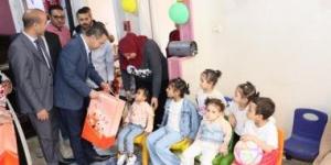 محافظ المنوفية يزور الحضانة الإيوائية بشبين الكوم ويوزع العيدية والهدايا على الأطفال