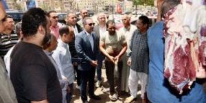 محافظ المنوفية يتفقد منفذ بيع لحوم وزارة الزراعة ويهنئ المواطنين بعيد الأضحي