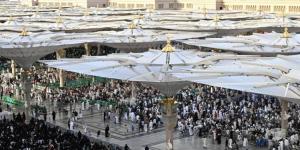 أجواء إيمانية يعيشها زوار المسجد النبوي قبيل الغروب