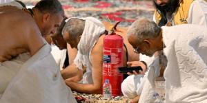 الحجاج يجمعون حصى الجمرات في مزدلفة وسط منظومة خدمية متكاملة