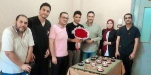 بالحلوى والورد.. احتفال بمستشفى بسيون لإنقاذ طفل من الموت بعد تعرضه للغرق