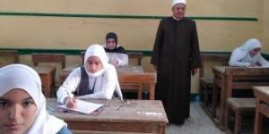 رئيس أزهرية القليوبية يتابع انتظام وانضباط الثانوية الأزهرية بلجان بنها