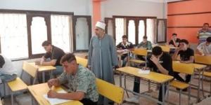رئيس أزهر الشرقية يتابع امتحان الإنجليزية للقسم الأدبى ويطمئن على انتظام اللجان
