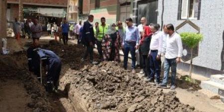 رئيس مياه القليوبية يتابع أعمال توصيل المياه في الخانكة