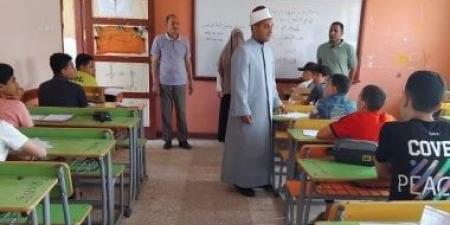 رئيس منطقة الغربية الأزهرية يتابع امتحانات الابتدائية والإعدادية بالسنطة