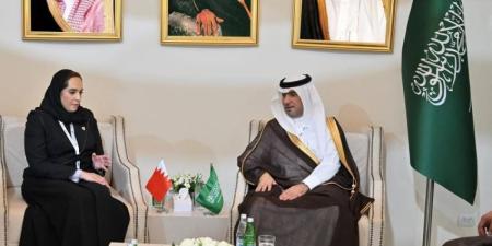 وزير البلديات والإسكان يعقد لقاءات ثنائية في باكو لبحث تعزيز التعاون في التنمية الحضرية والإسكان المستدام