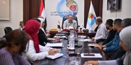 رئيس مياه القناة يناقش خطط الإحلال والتجديد لمياه الشرب والصرف الصحي