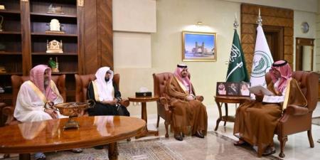 محافظ جدة يطلع على خطة إدارة المساجد بالحج
