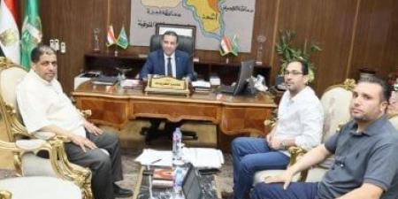 محافظ المنوفية يناقش مستجدات المشروعات الجارى تنفيذها ودفع معدلات الأداء