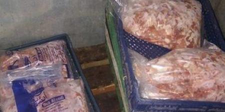 ضبط 2553 كجم لحوم ودواجن غير صالحة بحى غرب وديروط بأسيوط
