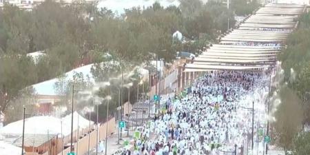 الحجاج ينفرون من عرفات إلى مزدلفة