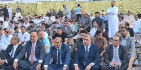 محافظ أسيوط ومدير الأمن يؤديان صلاة عيد الأضحى بساحة أرض الملاعب.. بث مباشر