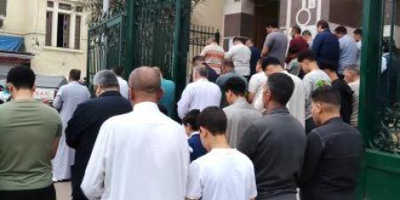 أهالى البحيرة يؤدون صلاة عيد الأضحى بمسجد التوبة فى دمنهور.. فيديو