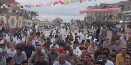 بلالين العيد تزين الساحات.. أهالى دمياط يتوافدون على ساحات صلاة العيد