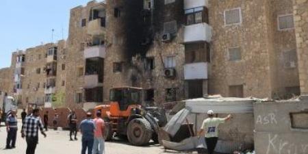لجنة هندسية متخصصة تعاين عقارا بحى ثالث الإسماعيلية عقب حريق بالدور الأرضى