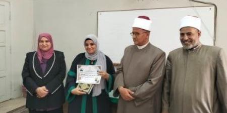 مدير أوقاف سوهاج يكرم الواعظات المتميزات خلال لقاء لتعزيز الدور الدعوى للمرأة