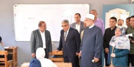 محافظ الدقهلية يتابع سير امتحانات الثانوية الأزهرية بالمنصورة