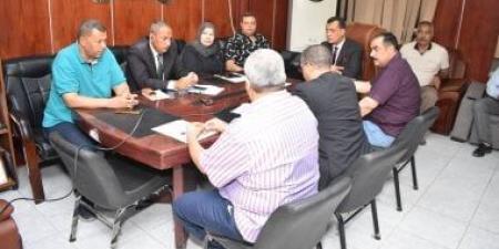 مدير تعليم سوهاج يتابع انتظام امتحانات الشهادة الإعدادية من غرفة العمليات