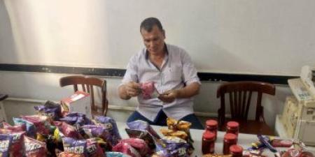 ضبط مواد غذائية مجهولة المصدر ومنتهية الصلاحية بقلين فى كفر الشيخ