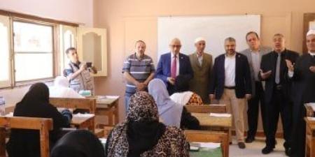 محافظ شمال سيناء يتفقد لجان امتحانات الثانوية الأزهرية.. صور