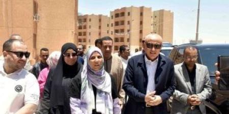 محافظ الأقصر يتفقد مشروع العمارات السكنية بالطود ويوجه بسرعة الانتهاء