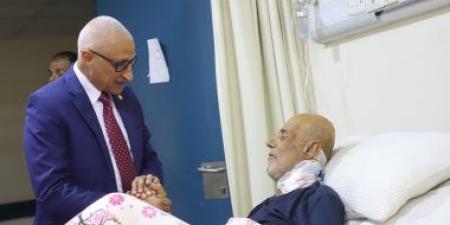 محافظ شمال سيناء يزور الجرحى الفلسطينيين بمستشفى العريش العام