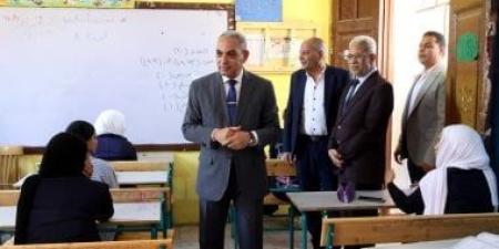 محافظ الإسماعيلية يتفقد لجان امتحانات الإعدادية العامة والثانوية الأزهرية