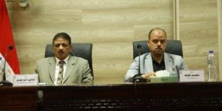 نائب محافظ الوادي الجديد يترأس اجتماع مشروع تحديث المخطط الاستراتيجي لمدينة الخارجة