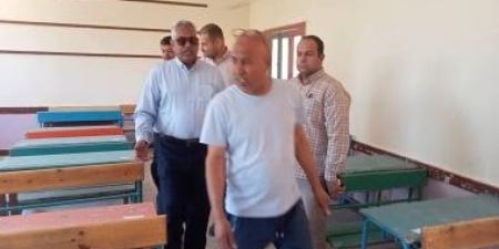 نائب محافظ سوهاج يتفقد لجان الثانوية العامة للتأكد من جاهزيتها قبل الامتحانات
