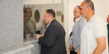 محافظ دمياط يتفقد المركز التكنولوجي لخدمة المواطنين بالبراشية ويشيد بجهود رئيس الوحدة القروية