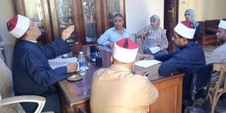 مدير أوقاف دمياط يعقد اجتماعًا لمتابعة حصر الأملاك والملحقات وضبط البيانات