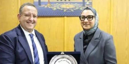 محافظ الوادي الجديد تلتقي نقيب عام المهندسين لبحث أوجه التعاون المشترك