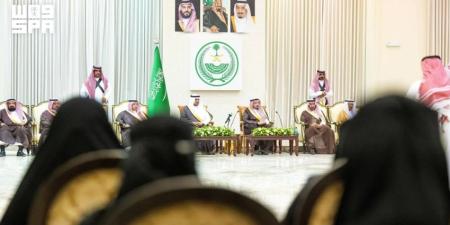 أمير القصيم يستقبل المسؤولين ورؤساء المراكز والأهالي بمحافظة ضرية