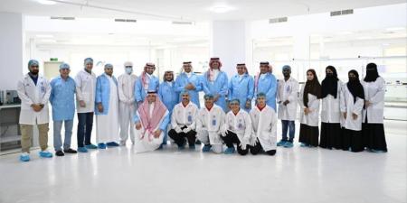 محافظ جدة يزور عددًا من منشآت «صناعية جدة»