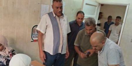 نائب رئيس أخميم يتابع الخدمات الصحية والشبابية ميدانيا.. صور