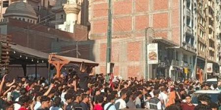 جماهير شبين الكوم تحتفل بتأهل منتخب مصر لدور الـ 32 فى كأس العالم.. فيديو