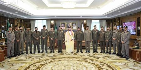 أمير جازان يقلّد عددًا من القيادات الأمنية رتبهم الجديدة