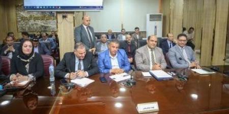 محافظ كفر الشيخ يكرم رئيس مدينتي سيدي سالم ومصيف بلطيم