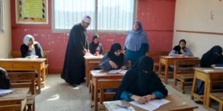 هدوء  بلجان الثانوية الأزهرية بالإسماعيلية خلال امتحان البلاغة