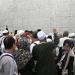 حجاج بيت الله الحرام يواصلون رمي الجمرات في آخر أيام التشريق