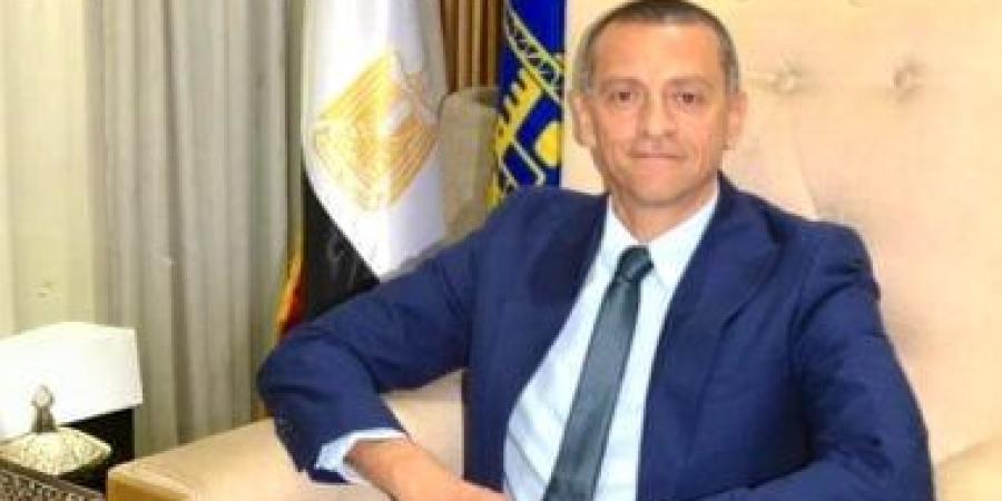 محافظ أسوان: التنسيق مع الدقهلية لنقل جثامين المتوفين الـ10 فى حادث توشكى