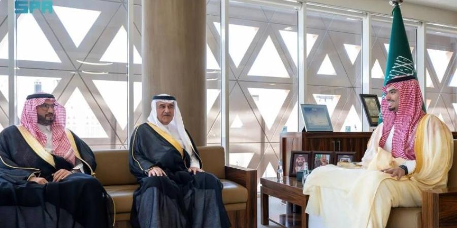 محافظ الدرعية يستقبل وفدًا من أسرة بن ملوح