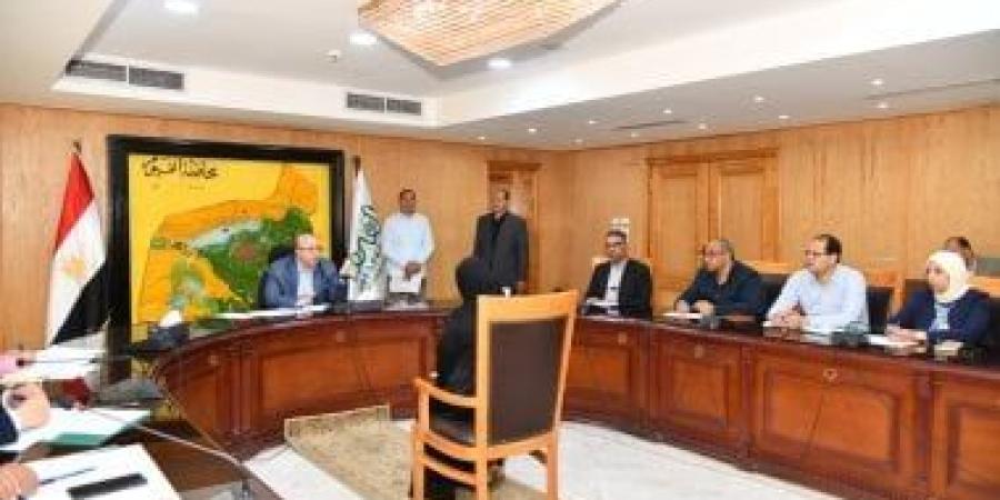 محافظ الفيوم يوجه بتوفير فرصتى عمل ومشروع لـ 3 شباب من ذوى الهمم