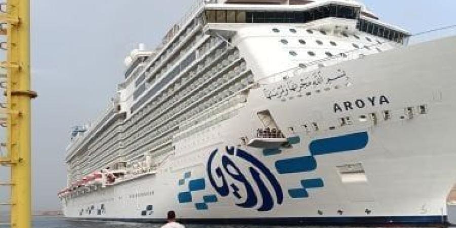 وصول 3999 سائح وفرد طاقم لميناء شرم الشيخ البحرى