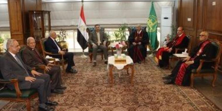 محافظ القليوبية يستقبل وفد الكنيسة الإنجيلية للتهنئة بعيد الأضحى.. صور