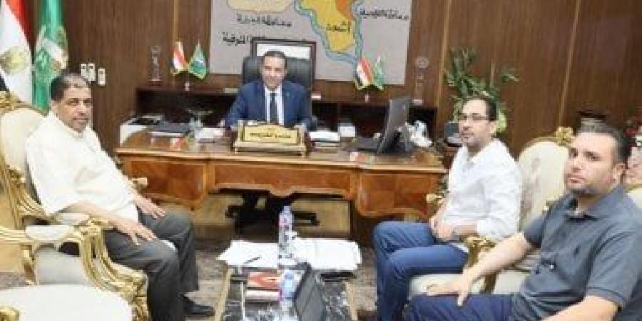 محافظ المنوفية يناقش مستجدات المشروعات الجارى تنفيذها ودفع معدلات الأداء
