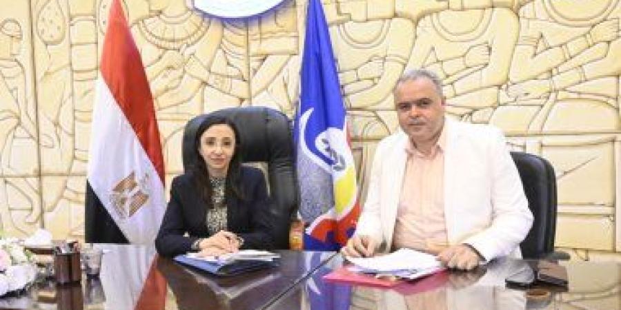 محافظ البحيرة تلتقى أعضاء مجلسى النواب والشيوخ لمناقشة القضايا الجماهيرية