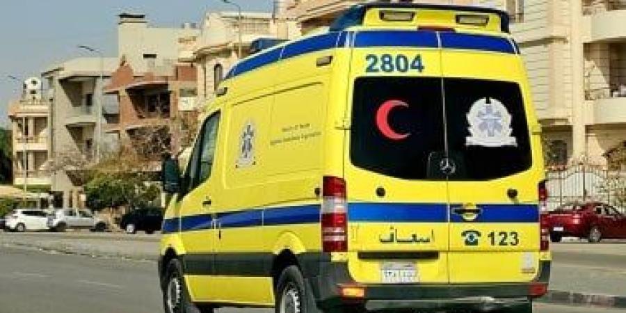 إصابة شخص سقط من أعلى كوبرى فى قنا